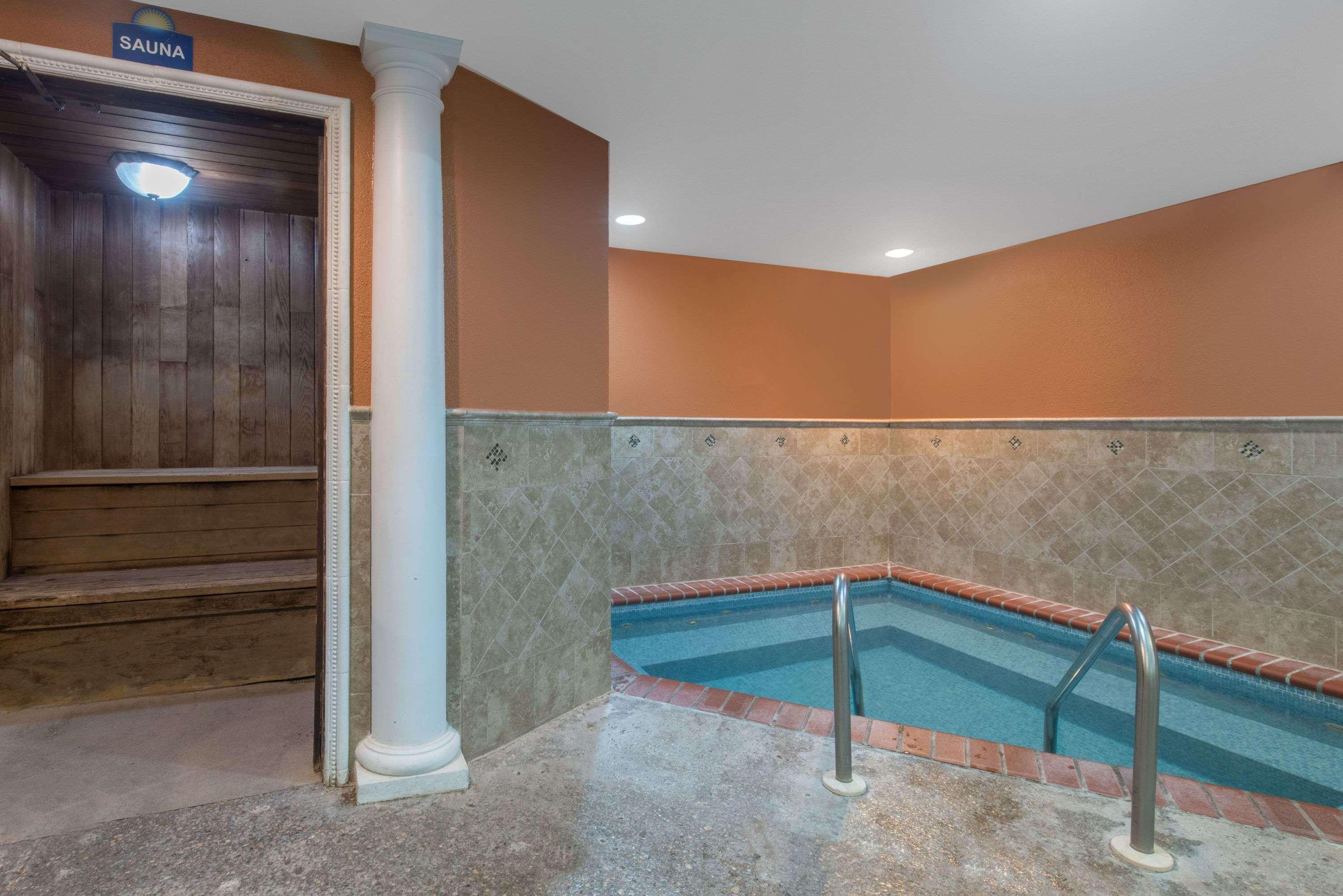 Days Inn By Wyndham Minot Luaran gambar