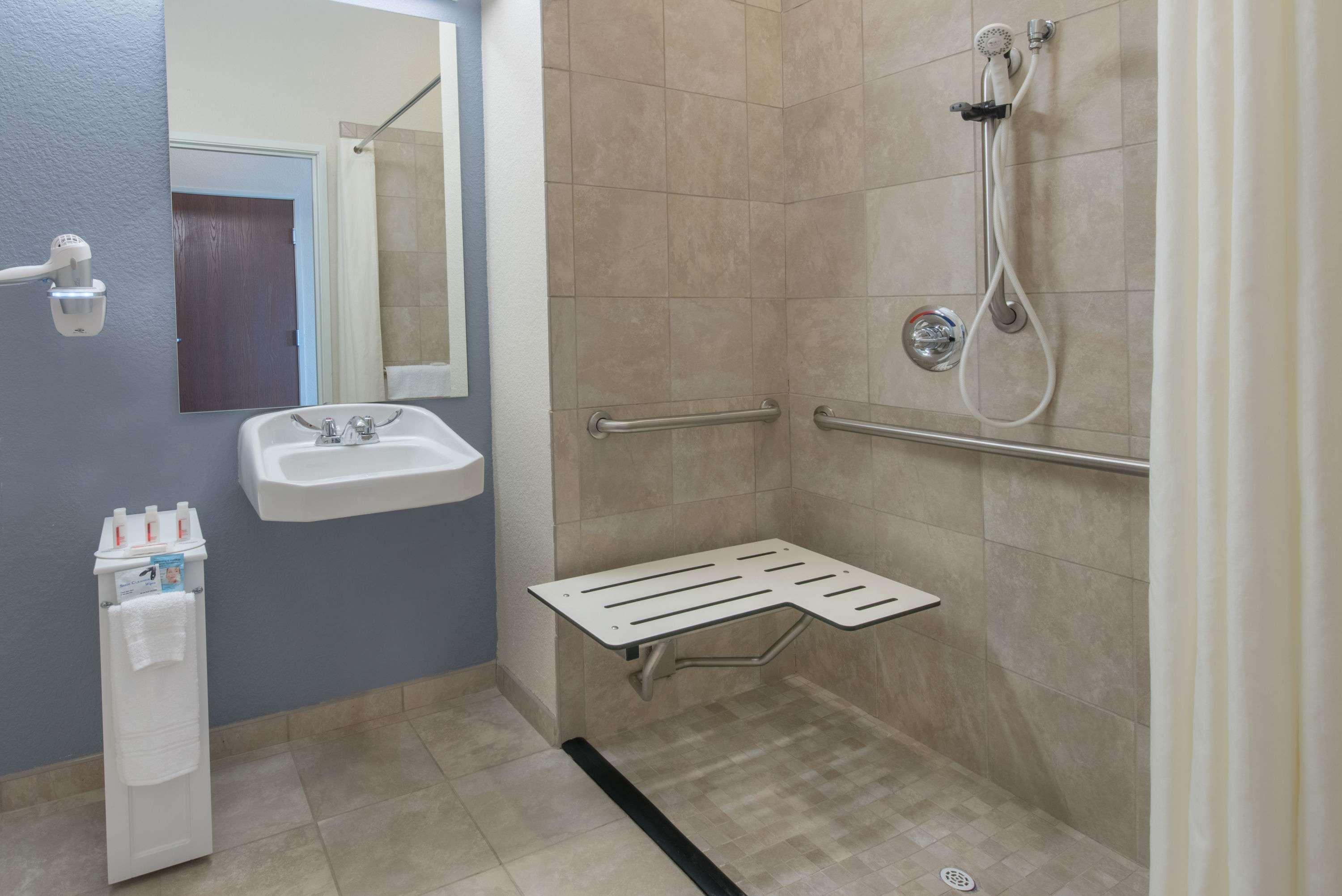 Days Inn By Wyndham Minot Luaran gambar